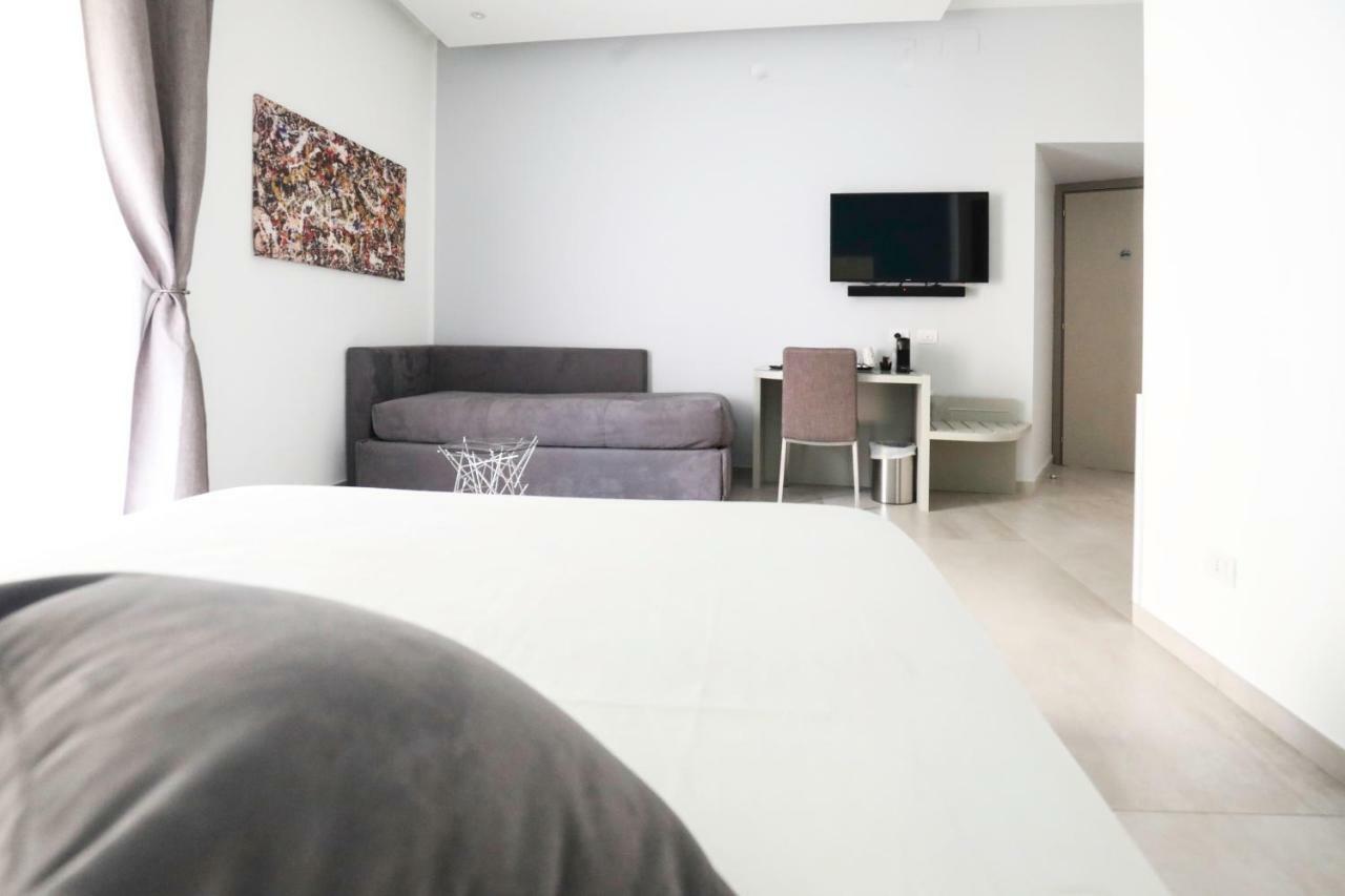 Toledo 16 Luxury Suites Naples Exterior photo